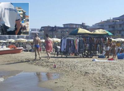 Civitanova - Rose, collane e occhiali: fermati due venditori abusivi, maxi sequestri
