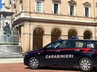 Truffa da 17.500 euro a Recanati, vittima una 91enne: denunciati due commercianti del centro