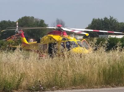 Pollenza, moto contro auto: uomo trasportato a Torrette in eliambulanza