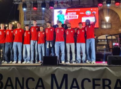 Pallavolo Macerata si presenta alla città: "Il duro lavoro sarà la chiave per affrontare la stagione" Pallavolo Macerata si presenta alla città: "Il duro lavoro sarà la chiave per affrontare la stagione"
