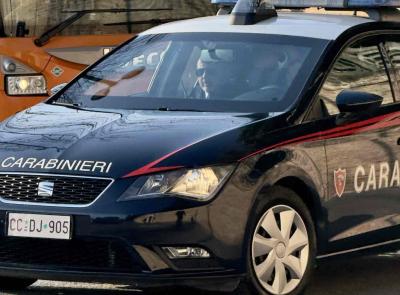 Macerata - Uno era ubriaco al volante dell'auto, l'altro in bici: scatta la denuncia per entrambi