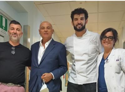 Uno chef stellato in corsia: gusto e sorrisi in regalo al reparto di Oncoematologia del Salesi