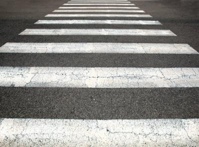 Civitanova, strisce pedonali sbiadite: il Comune interviene. Lavori per 30 mila euro