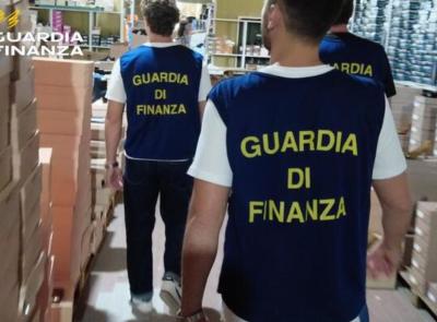 Blitz della Guardia di Finanza: sequestrati 52mila articoli contraffatti tra Marche, Abruzzo e Campania
