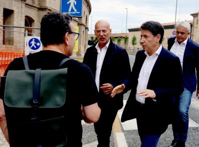 "Macerata è una provincia povera, ma si preferisce il ponte sullo Stretto": Conte attacca Acquaroli e Meloni (VIDEO e FOTO) "Macerata è una provincia povera, ma si preferisce il ponte sullo Stretto": Conte attacca Acquaroli e Meloni (VIDEO e FOTO)