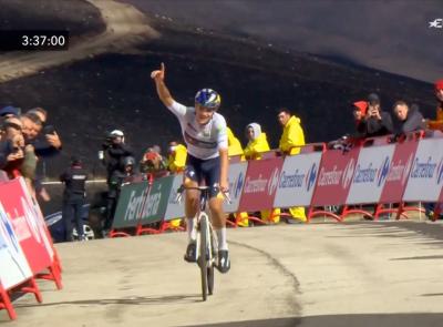 Che spettacolo Pellizzari: prima vittoria da "pro" alla Vuelta sull'Alto de El Morredero