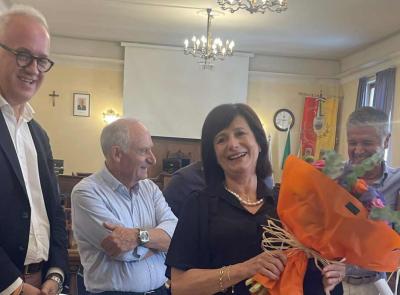 Civitanova, festa per la pensione di Gabriella Fiorelli: "Un ufficio che è stato casa"
