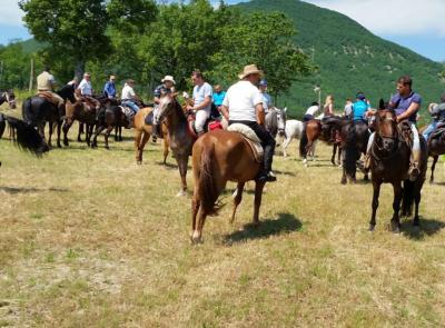 Cessapalombo, arriva il primo raduno nazionale a cavallo nel cuore dei Sibillini