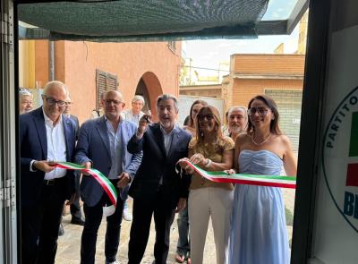 Macerata, Barbara Antolini inaugura la sede elettorale: "Penso a famiglie, giovani, diversamente abili e anziani"