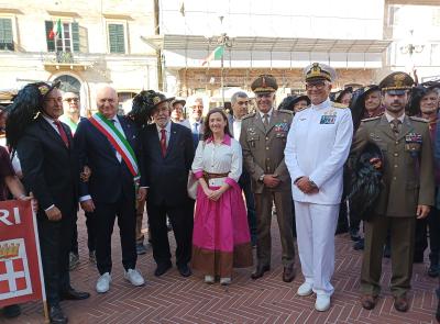 Bersaglieri protagonisti a Recanati: raduno regionale con fanfare e sfilata a passo di carica