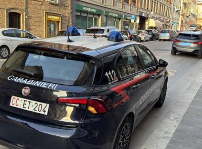 Monte San Giusto, insospettisce i carabinieri mentre è in scooter: nel vano portaoggetti c'è l'hashish