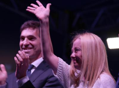 Piazza Roma gremita per il centrodestra: Meloni, Salvini e Tajani ad Ancona per sostenere Acquaroli (FOTO)