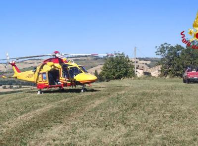 Incidente sul lavoro: operaio agricolo trasferito d'urgenza a Torrette