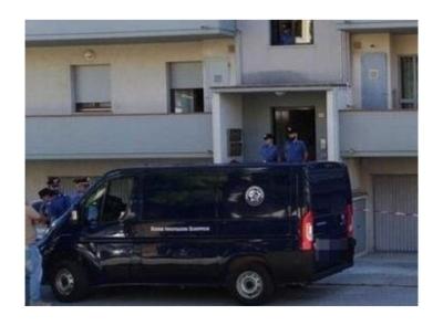 Uomo trovato morto in garage in una pozza di sangue: indagano i Carabinieri