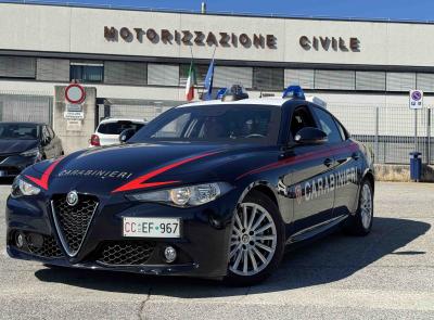 Macerata, tentano di barare all'esame per la patente: scoperti due giovani con dispositivi elettronici