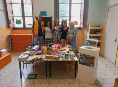 Macerata, il Lions Club dona il materiale del progetto Zaino Sospeso a De Amicis e Don Bosco