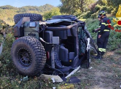 Jeep scivola in un crinale per 15 metri e si ribalta: 4 persone soccorse, uno in eliambulanza