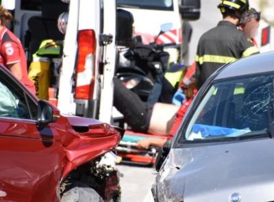 Pieve Torina, violento scontro tra due auto: sul posto l'eliambulanza (FOTO)