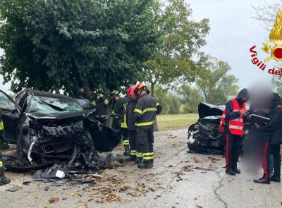 Recanati, scontro frontale tra due auto: quattro feriti, tra cui due bambini di 8 e 13 anni