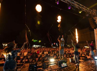 Tolentino, piazza della Libertà si trasforma in una dancefloor con '90 mania