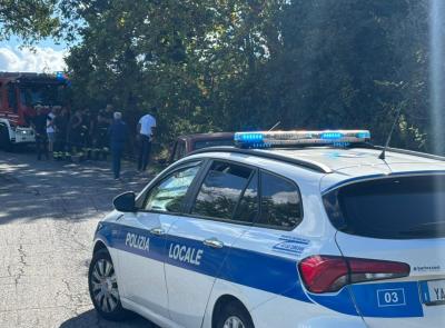 Macerata, cade un palo telefonico: messa in sicurezza e controllo viabilità