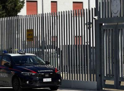 Scatta foto in cabina elettorale e la pubblica online: denunciato 55enne a Porto Recanati
