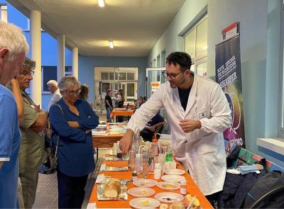 Api, chimica e microalghe: l'Università di Camerino illumina la Notte dei ricercatori