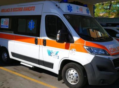 Macerata, malore al volante: 57enne si schianta contro un muro e muore in ospedale