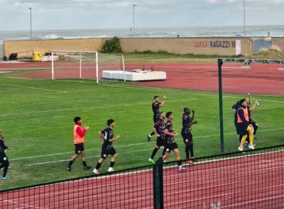 Eccellenza, la Civitanovese si arrende all'Urbania 1-2: Sconfitta amara e prima vittoria stagionale rimandata