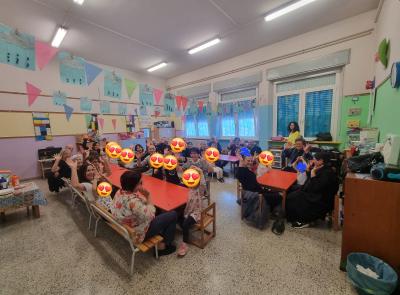 Civitanova, tra ricordi e pittura con le dita: la Festa dei Nonni trascorsa tra i banchi di scuola