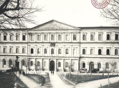 Libri, postille e segreti: un patrimonio storico del Convitto Leopardi torna alla luce. Al via la mostra