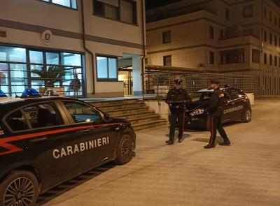 Tolentino, aggredisce la moglie e si scaglia contro i carabinieri: arrestato 50enne