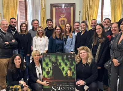 Potenza Picena, l’incanto del centro storico si rinnova: torna il fascino bohémien di “Salotto DiVino”