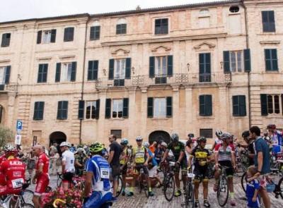 Tre giorni di ciclismo sulle strade dell’Infinito: la Gran Fondo Leopardiana è pronta a partire