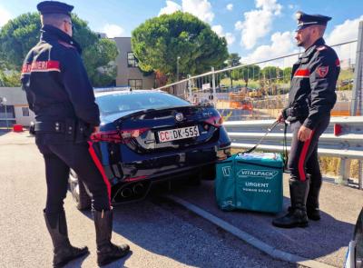 Da Varese ad Ancona in 4 ore: supercar dei carabinieri trasporta un rene per trapianto e salva una vita