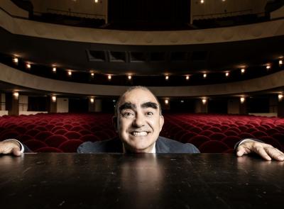 Tolentino, Vaccaj apre il sipario sulla nuova stagione: Elio protagonista con “Quando un musicista ride”