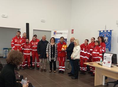 Un defibrillatore per la nuova palestra del “Divini”: la donazione della Croce Rossa di San Severino Un defibrillatore per la nuova palestra del “Divini”: la donazione della Croce Rossa di San Severino