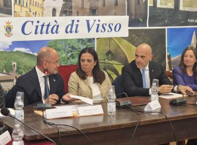Visso, firmato il protocollo d'intesa per la nuova caserma dei Vigili del Fuoco e la sede della Croce Rossa