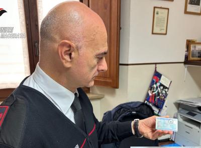 Macerata, carta d’identità elettronica senza microchip: denunciata una giovane 29enne
