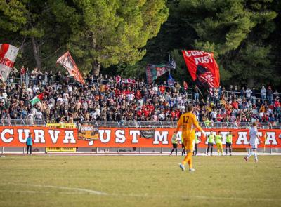 Botteghino chiuso per il derby Maceratese–Ancona: febbre da biglietti e caccia al bomber sul mercato