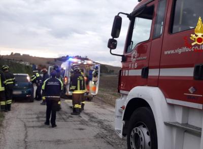 Recanati, perde il controllo dell'auto e finisce fuori strada: 78enne grave a Torrette