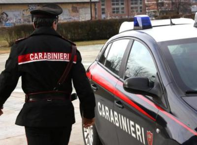 Serravalle di Chienti, aggredisce i carabinieri durante una lite con la compagna: arrestato 44enne