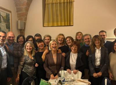 Macerata, la 5ª A Ragioneria si ritrova 40 anni dopo: emozioni e ricordi per gli ex studenti Macerata, la 5ª A Ragioneria si ritrova 40 anni dopo: emozioni e ricordi per gli ex studenti