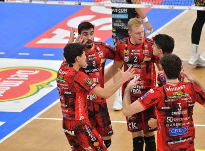 Lube di carattere, ma Perugia la spunta al tie-break Lube di carattere, ma Perugia la spunta al tie-break