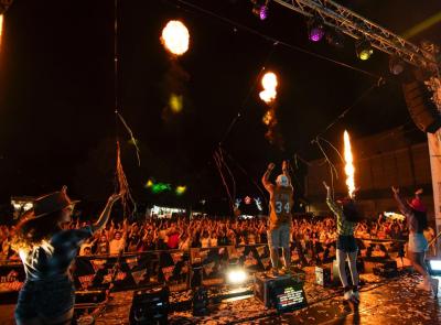 San Severino si accende per “Happyween”: musica, luci e spettacolo in piazza del Popolo San Severino si accende per “Happyween”: musica, luci e spettacolo in piazza del Popolo