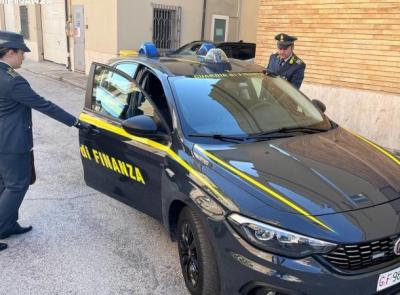 Civitanova, lavoratori irregolari e pagati "in nero" nello stabilimento: scatta sanzione da oltre 11mila euro