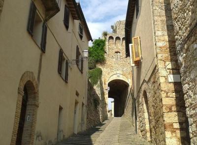 Marche, terra di borghi nascosti: 3 destinazioni insolite da scoprire tutto l’anno
