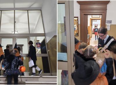 Macerata, "Dolcetto o scherzetto?": i bambini bussano anche alla porta del Comando dei carabinieri Macerata, "Dolcetto o scherzetto?": i bambini bussano anche alla porta del Comando dei carabinieri