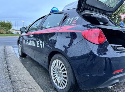 Castelraimondo, droga e spranga di ferro in auto: denunciato un 20enne Castelraimondo, droga e spranga di ferro in auto: denunciato un 20enne