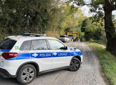 Macerata, Mercedes con targa estera a tutta velocità: neopatentato fermato dalla Polizia Locale Macerata, Mercedes con targa estera a tutta velocità: neopatentato fermato dalla Polizia Locale